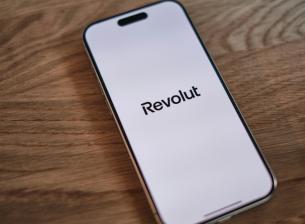 Revolut спира пращането на суми в левове от утре