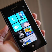 Samsung Omnia 7 - единственият Windows Phone 7 телефон със Super AMOLED дисплей