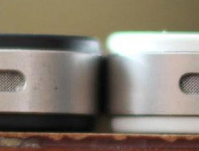 Бялата версия на iPhone 4 е по-дебела от черната. Може би не