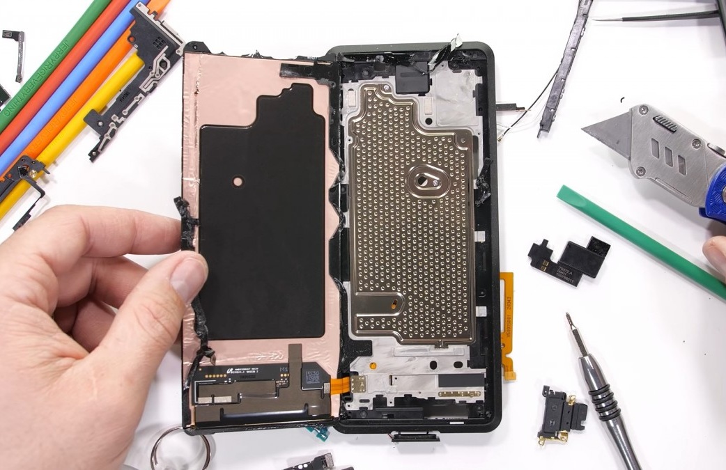 Apple ще промени коренно охлаждането на серията iPhone 17