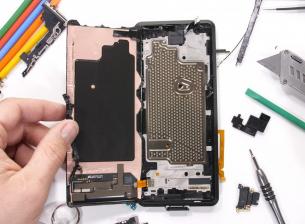 Apple ще промени коренно охлаждането на серията iPhone 17