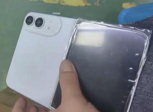 Появи се снимка на iPhone Fold в бял цвят