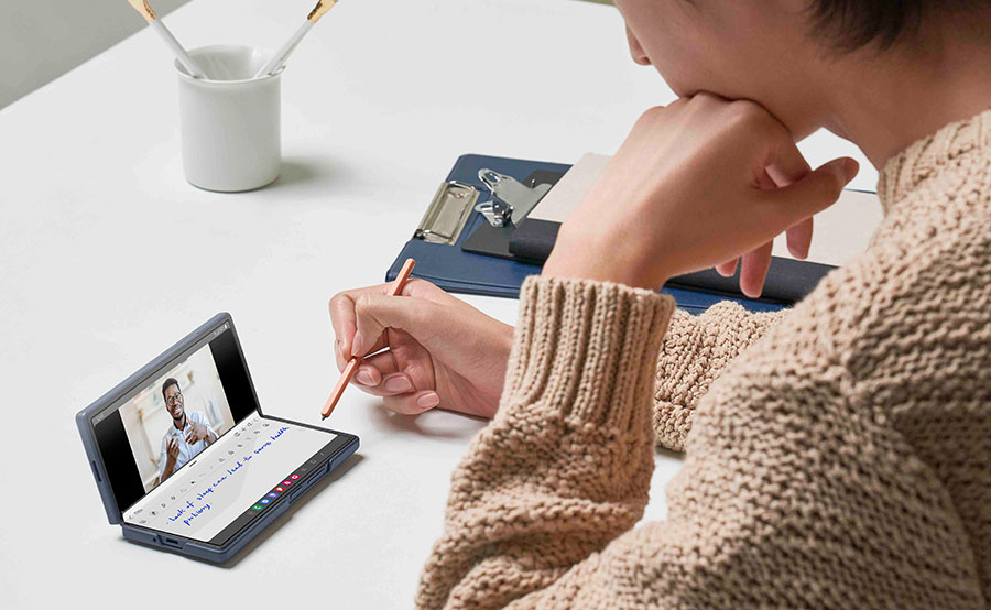 Как AI улеснява работата и комуникацията в Samsung Galaxy Z Fold6