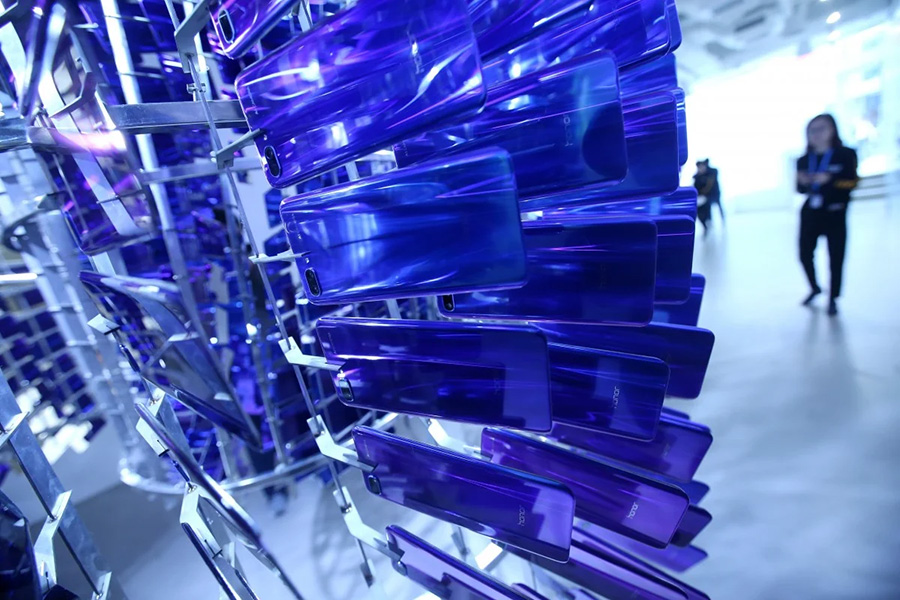 Възможно ли е Huawei да продаде Honor?