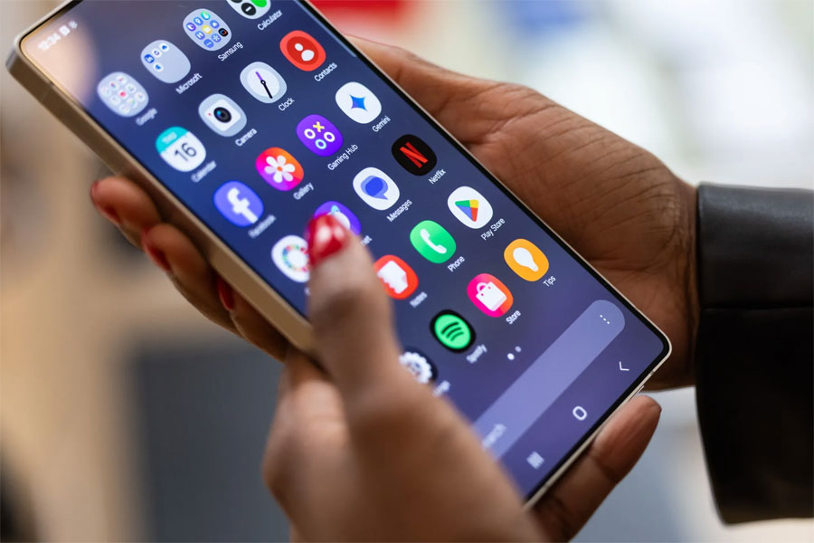 Perplexity AI преговаря за интегриране в телефоните на Samsung и Motorola