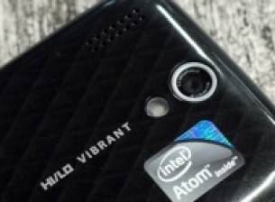 Снимки на таблет и телефон с MeeGo, базирани на Atom