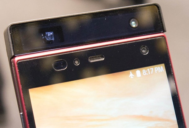 Fujitsu демонстрира прототип на телефон, разпознаващ ириса