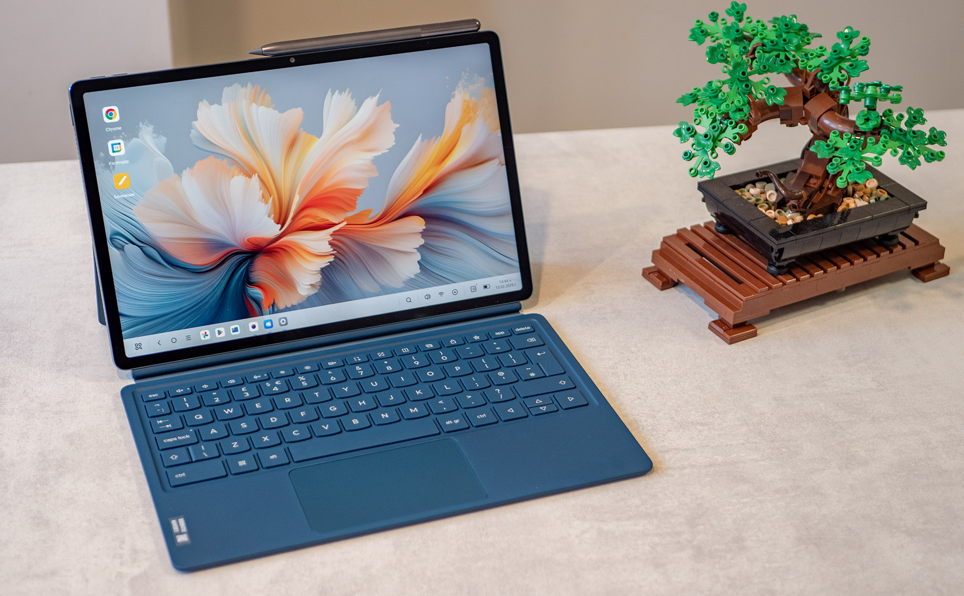 РЕВЮ: Lenovo YOGA Tab Plus е таблет с AI и полезни аксесоари