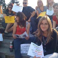 Orange отрича да са наемали актьори за опашки в Полша