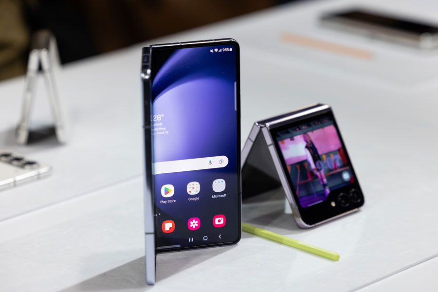 Samsung иска да пусне и по-евтин сгъваем смартфон