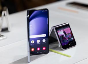 Samsung иска да пусне и по-евтин сгъваем смартфон