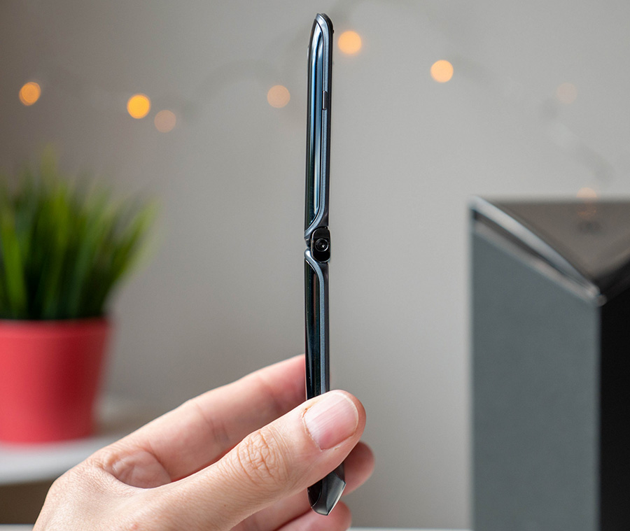 Motorola с интересен патент за сгъваем телефон