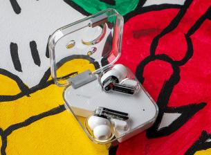 Nothing Ear (1) осигуряват много екстри на добра цена 