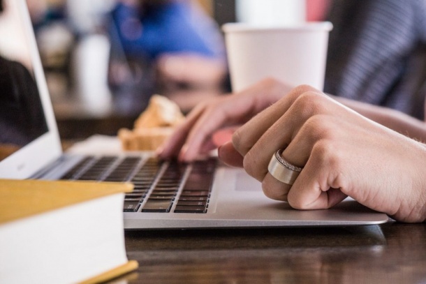 Windows Hello ще поддържа вписване чрез биометричния пръстен Token