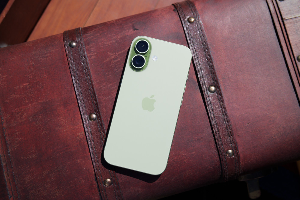 РЕВЮ: iPhone 17 се препоръчва лесно