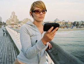 Приходите от мобилни услуги за забавления ще достигнат 54 милиарда долара към 2015 г.