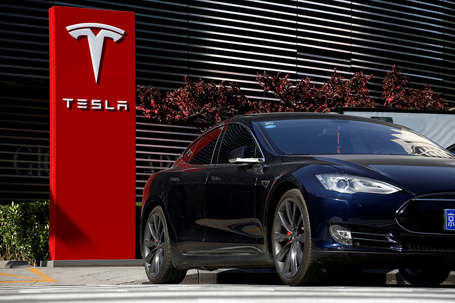 Tesla вече има фирма в България. Кога ще започне да продава автомобили?