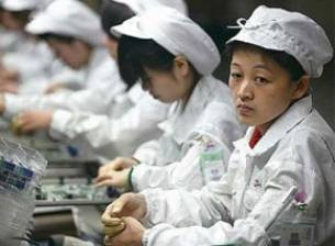 Бивши и настоящи мениджъри в Apple критикуват трудовите практики на компанията