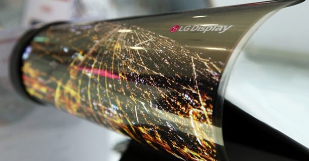 LG има 18” дисплей, който може да се навие