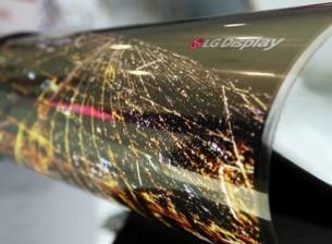 LG има 18” дисплей, който може да се навие