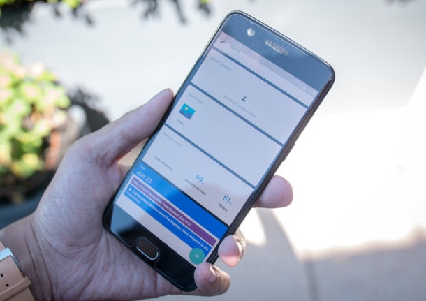 Потребители на OnePlus 5 се оплакват от проблеми при превъртането на съдържание