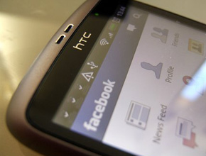 HTC подготвя телефон с Facebook бутон?