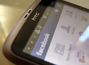HTC подготвя телефон с Facebook бутон?