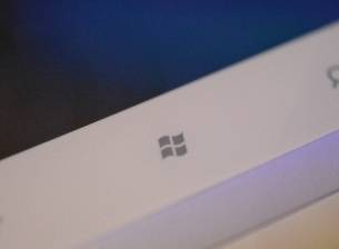 Bloomberg: HTC са спрели работата по 12