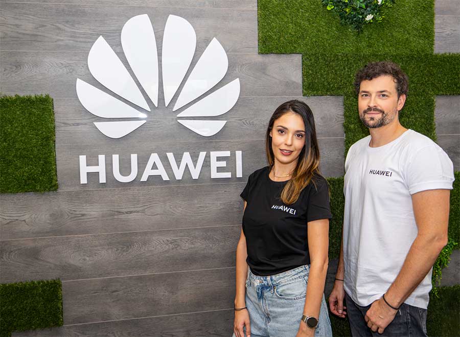 Евелин Костова и Владимир Зомбори отново в сервизния център на Huawei