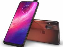 Motorola One Hyper има безрамков дизайн и подвижна камера