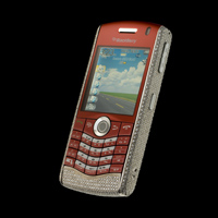 Blackberry Pearl в диамантена обвивка